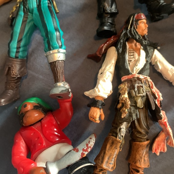 Assorted Pirate action figures - Picture 3 of 4